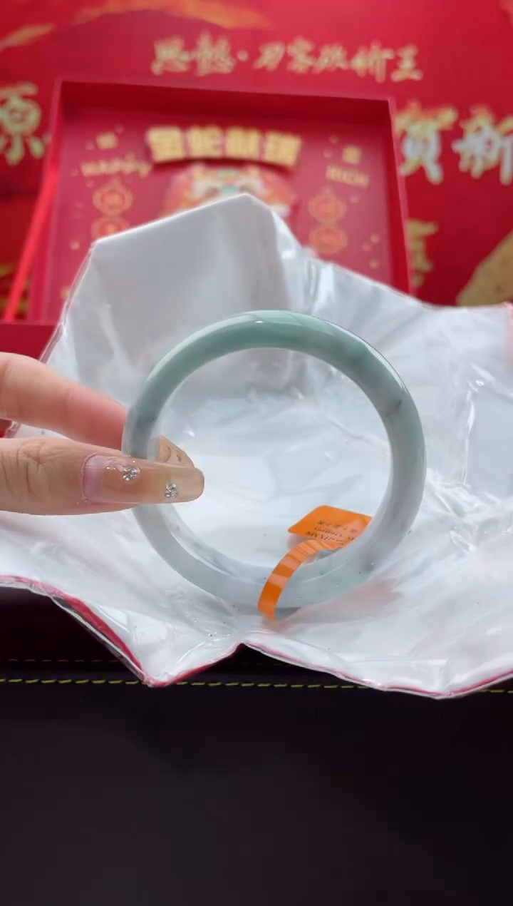 【闪购商品】翡翠手镯未镶嵌1翡翠手镯（微瑕）