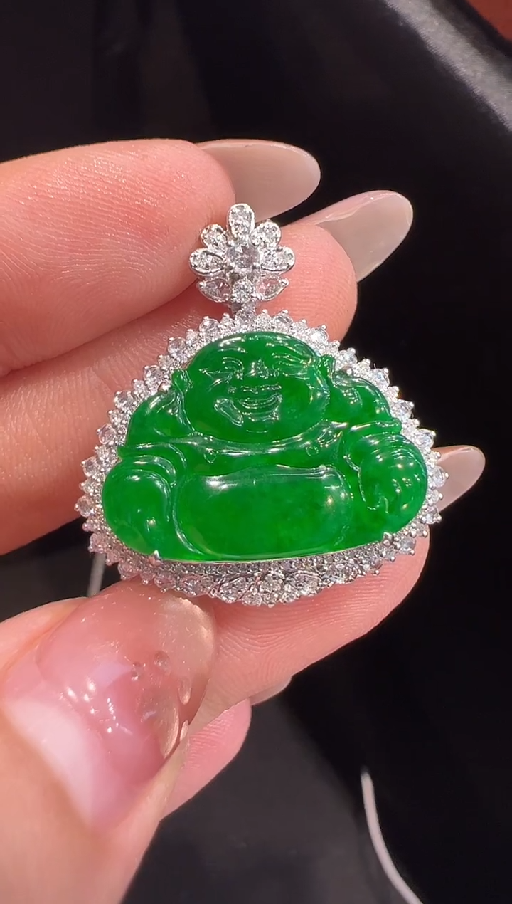 颈饰18K金镶嵌翡翠吊坠