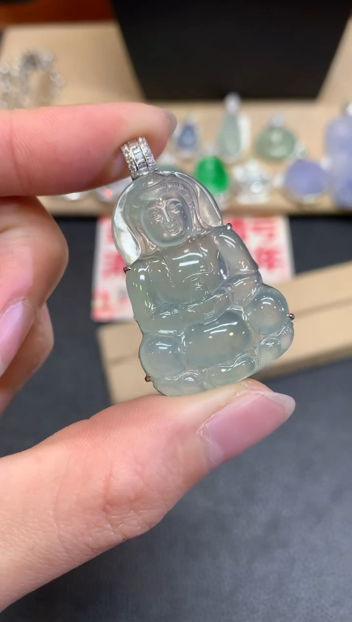 【闪购商品】翡翠颈饰18K金镶嵌观音【无服务费】