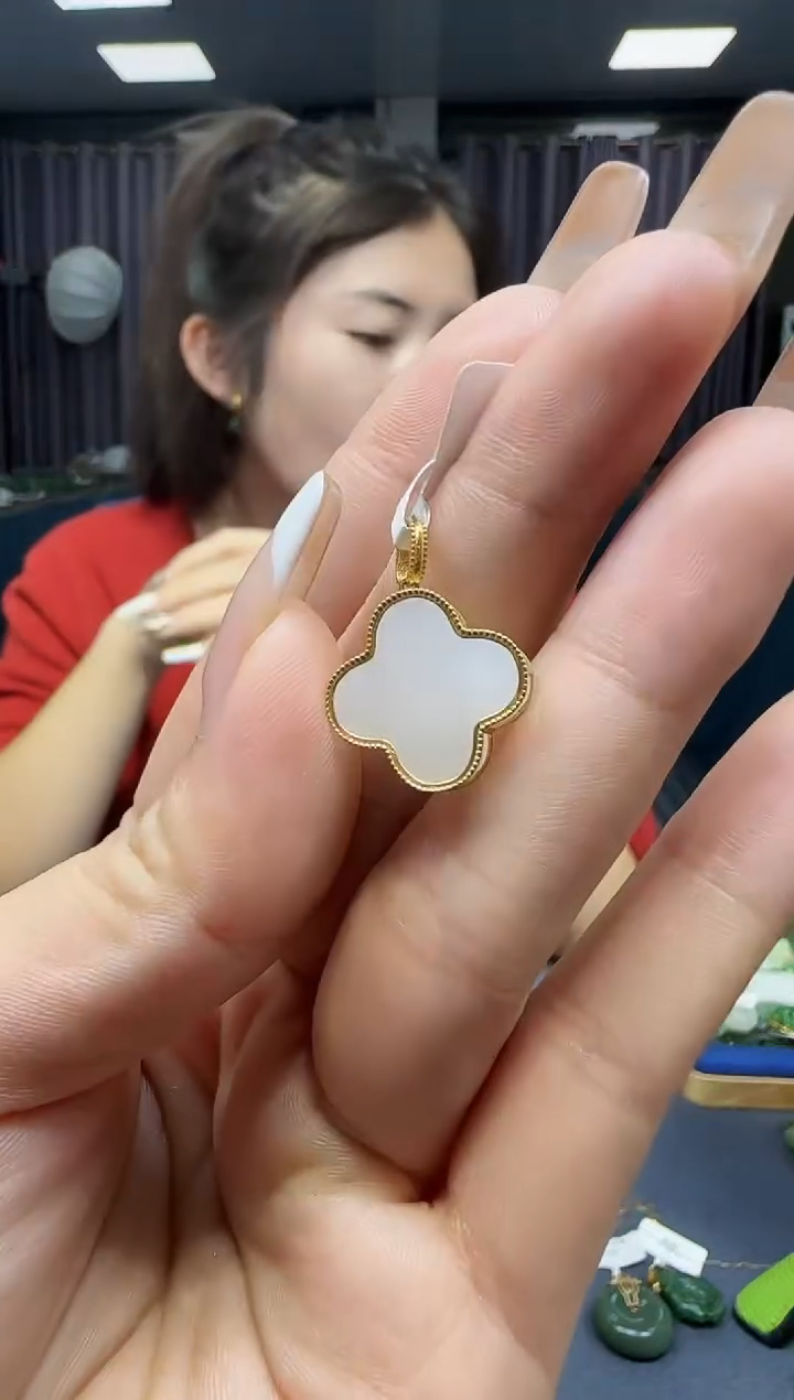 【闪购商品】和田玉挂件18K金镶嵌1