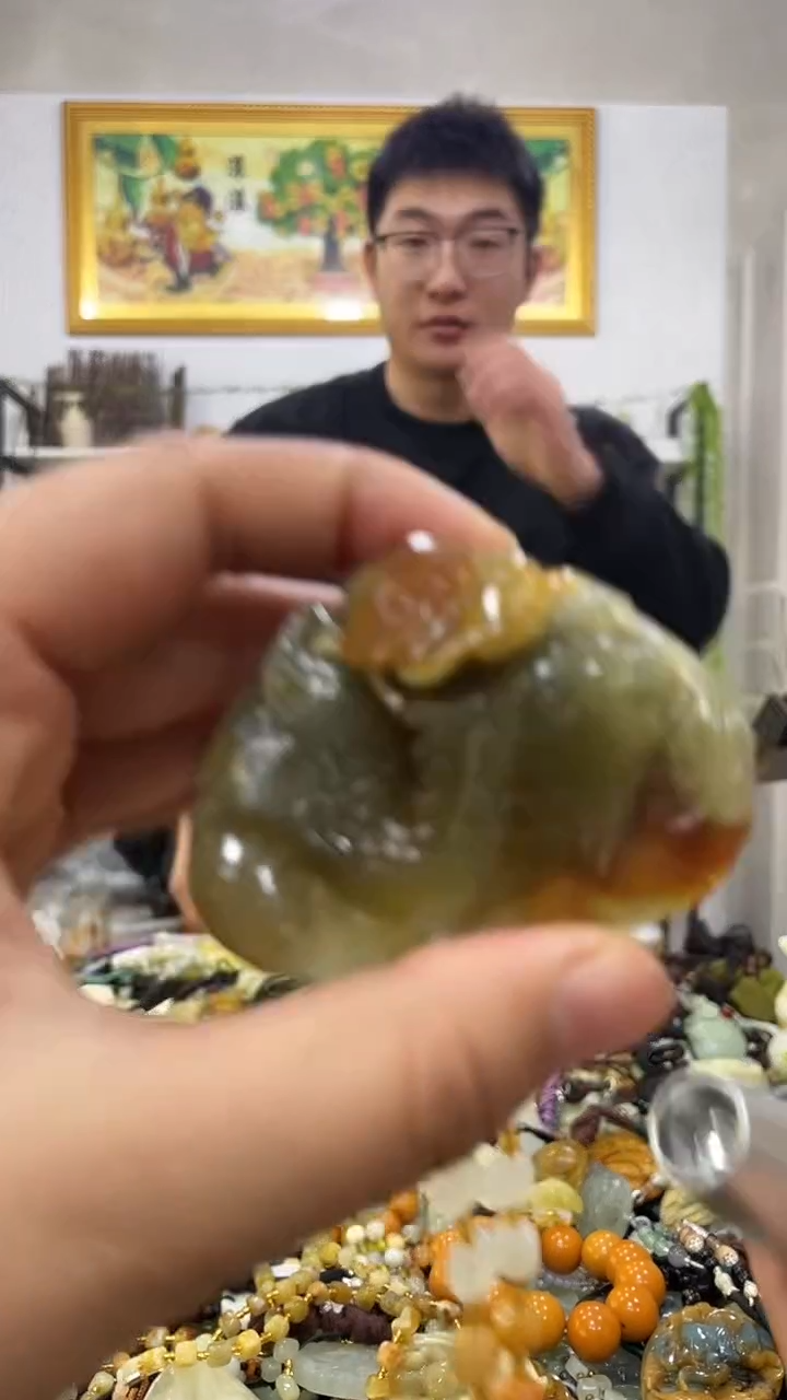 未镶嵌蛇纹石玉吊坠  