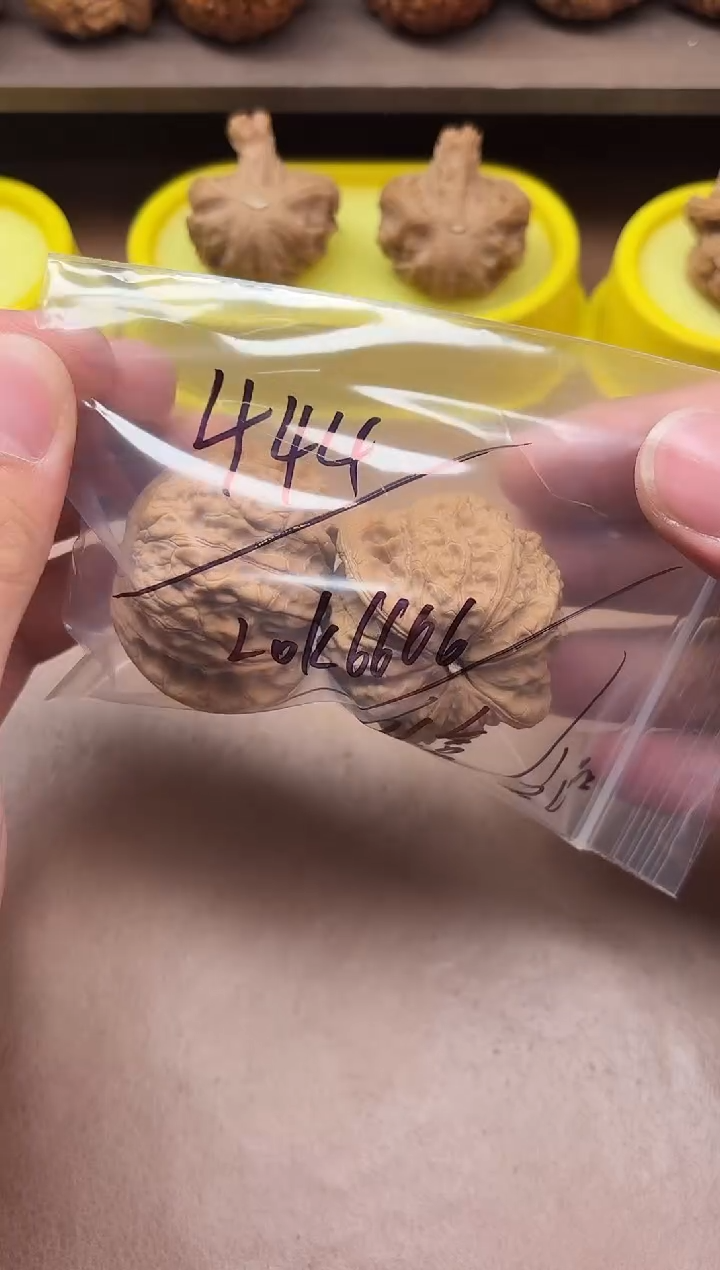 把件文玩核桃l****6定向  lok6666   血麒麟 一物一图