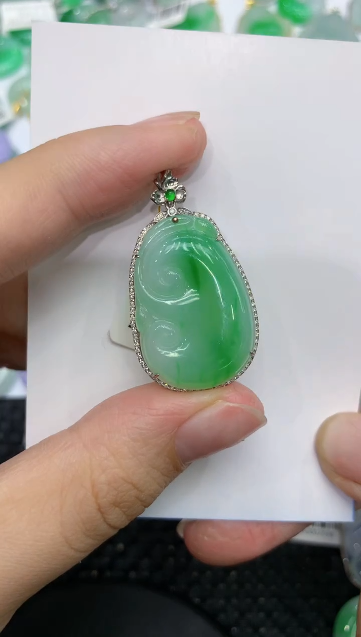 【闪购商品】翡翠颈饰18K金镶嵌11111111111