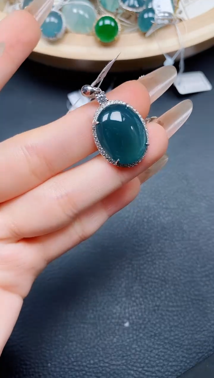 【闪购商品】翡翠吊坠(赠链)银S925镶嵌翡翠