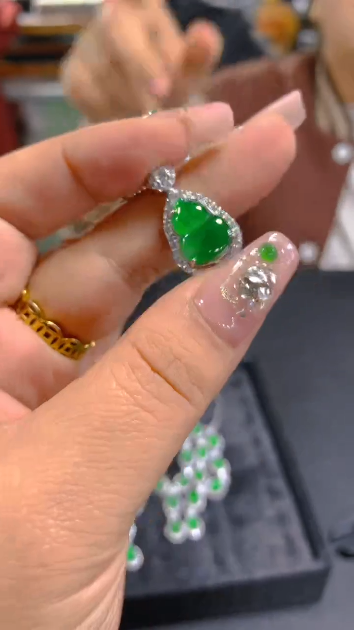 【闪购商品】翡翠吊坠(赠链)未镶嵌0866936058多样性发其一