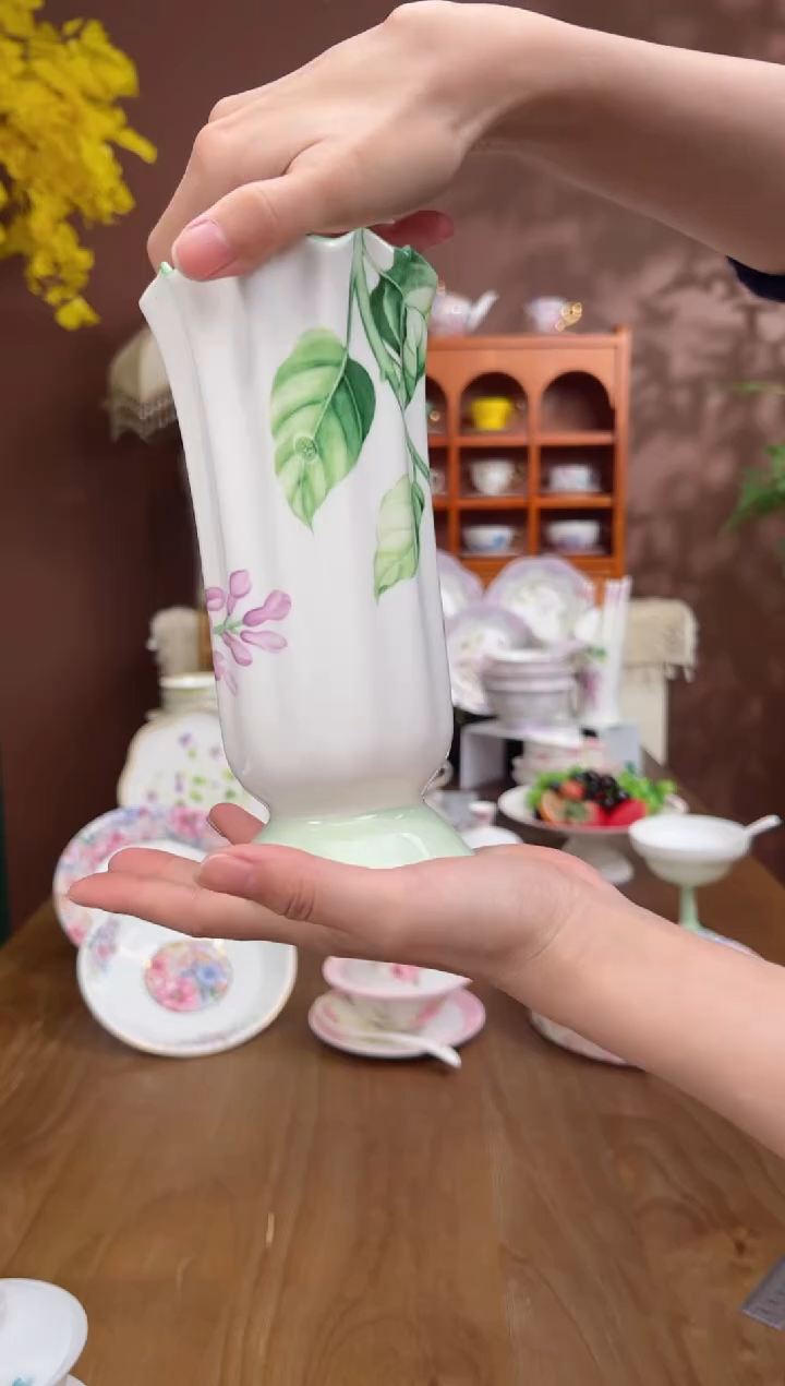 【闪购商品】瓦当丁香花波浪花瓶1个