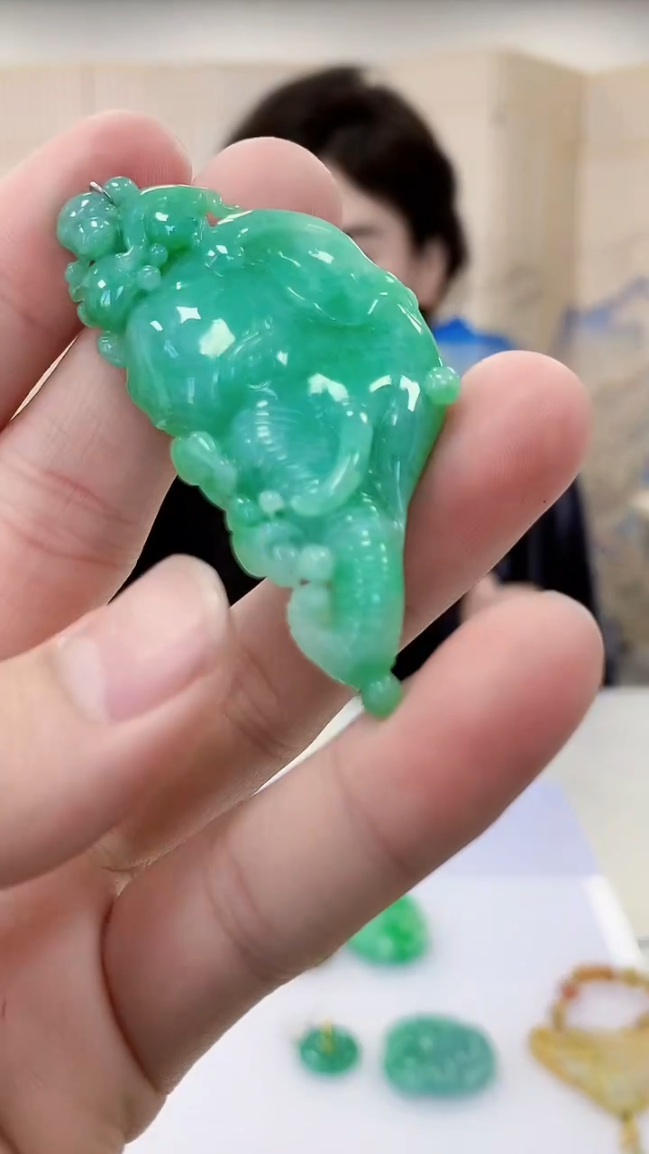 【闪购商品】定制翡翠未镶嵌4829bb-毛货挂件84