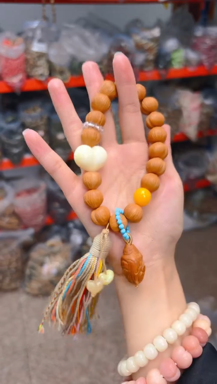 吊坠猴头核桃猴头屁桃新款手持