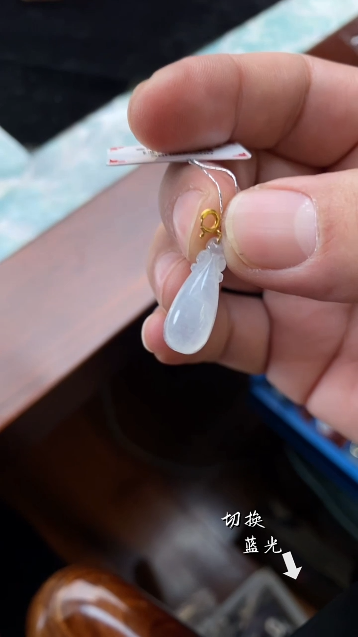 颈饰18K金镶嵌翡翠多样性发一