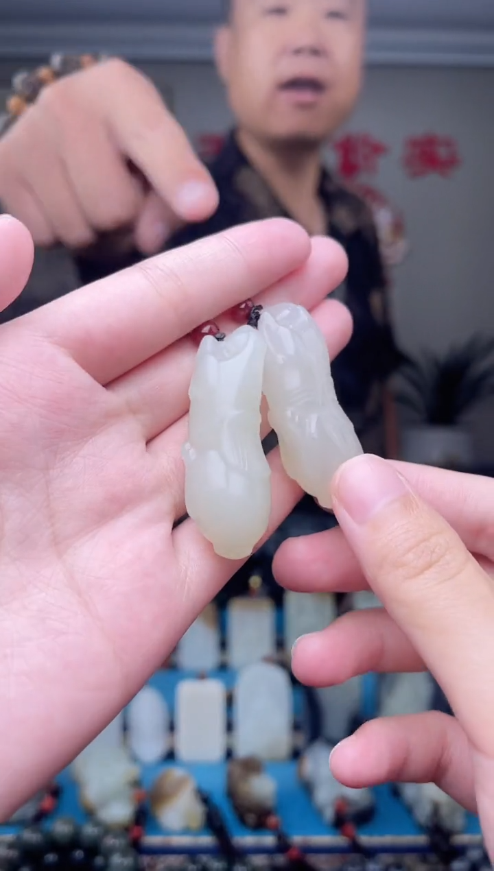 和田玉未镶嵌挂件多样性发 拍一发一