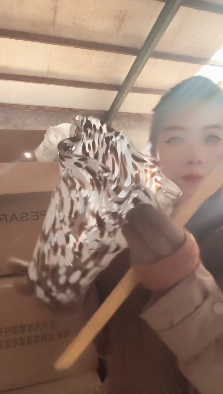 104直播玻璃花瓶