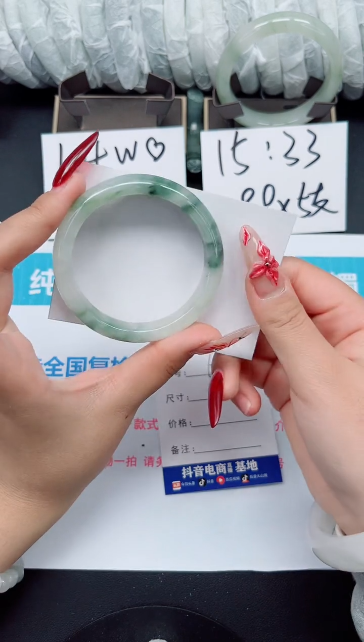 【闪购商品】石英质玉手镯未镶嵌b68