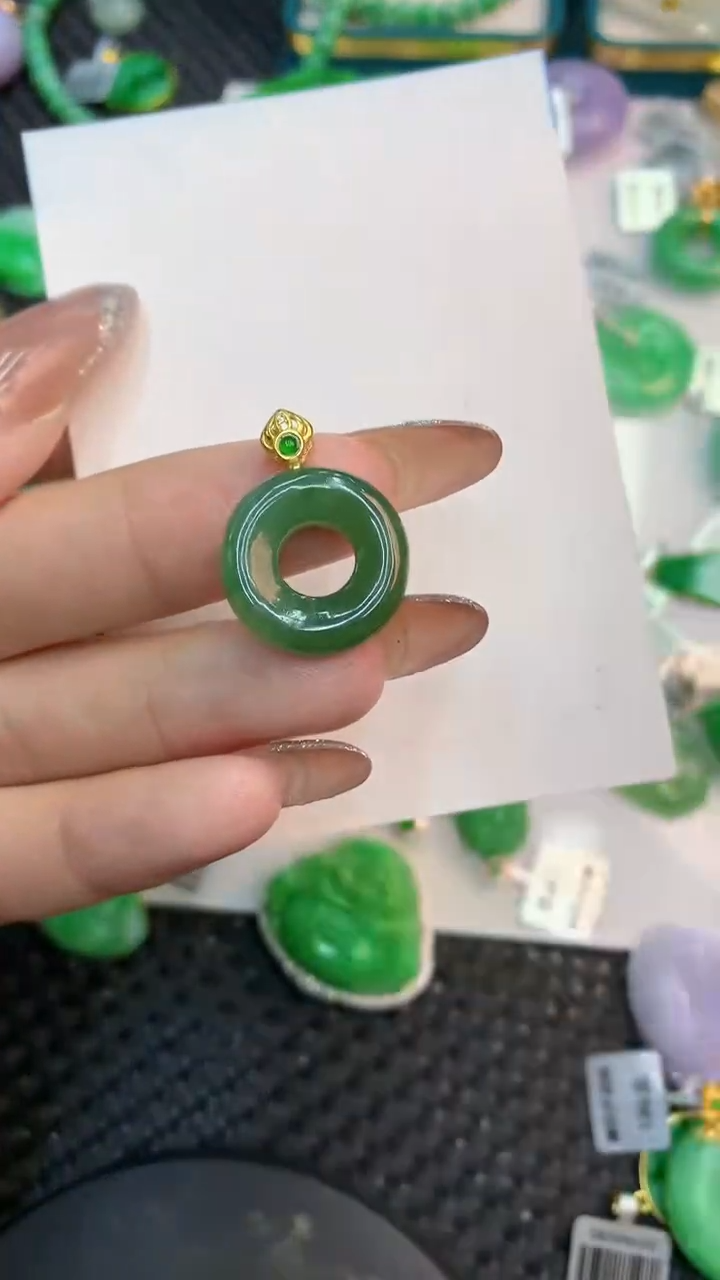 颈饰未镶嵌翡翠1