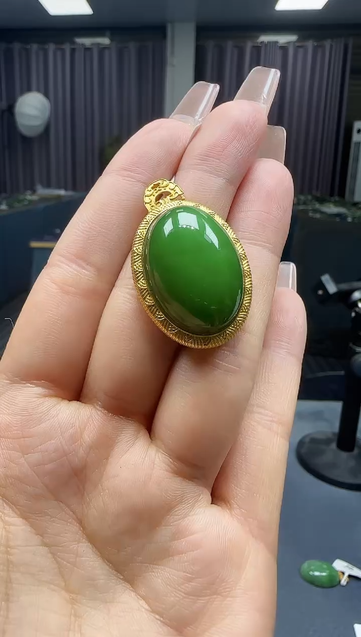 【闪购商品】和田玉挂件18K金镶嵌1