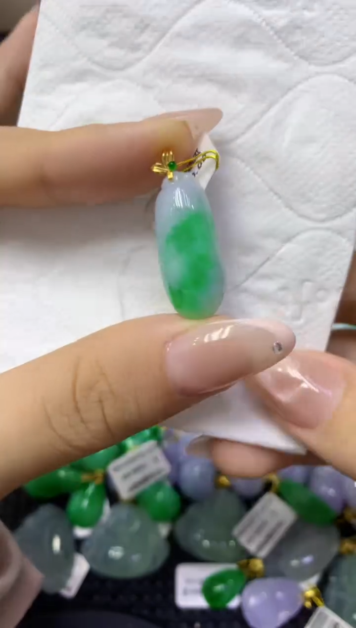 颈饰18K金镶嵌翡翠天然缅甸翡翠A货