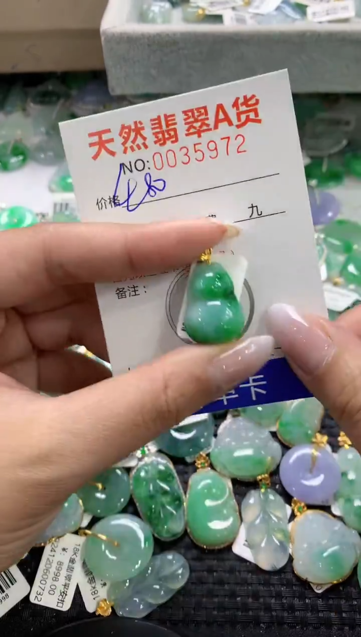 颈饰18K金镶嵌翡翠1111111111111111