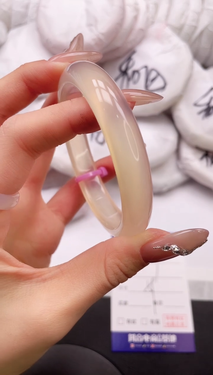 【闪购商品】石英质玉手镯未镶嵌22L289-58