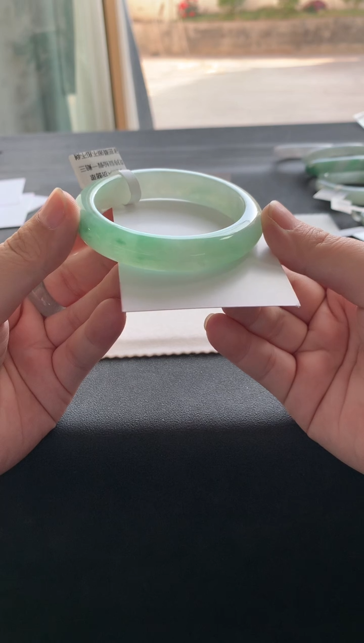 【闪购商品】翡翠手镯未镶嵌56.5正圈A6429买断