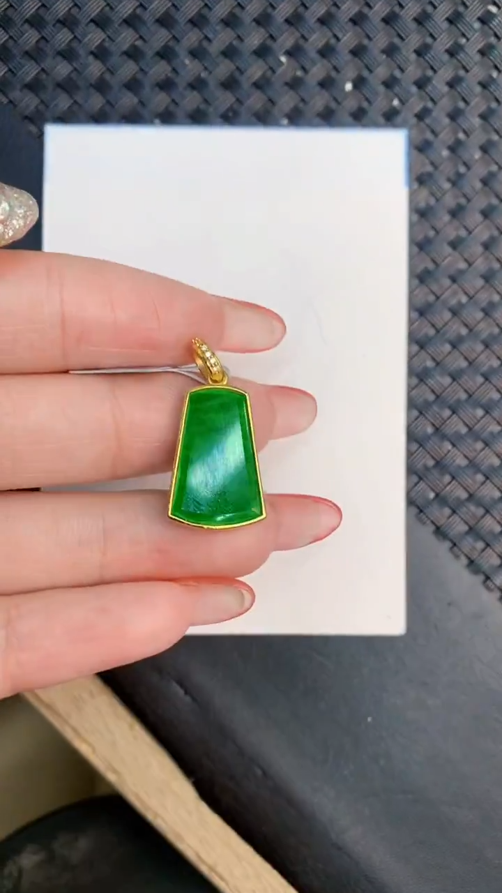 颈饰未镶嵌翡翠1