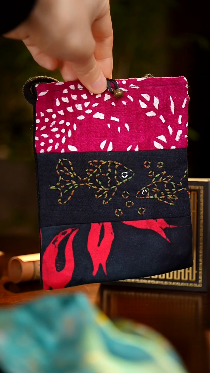 刺绣毛**姥私人定制苗族手工包Z665