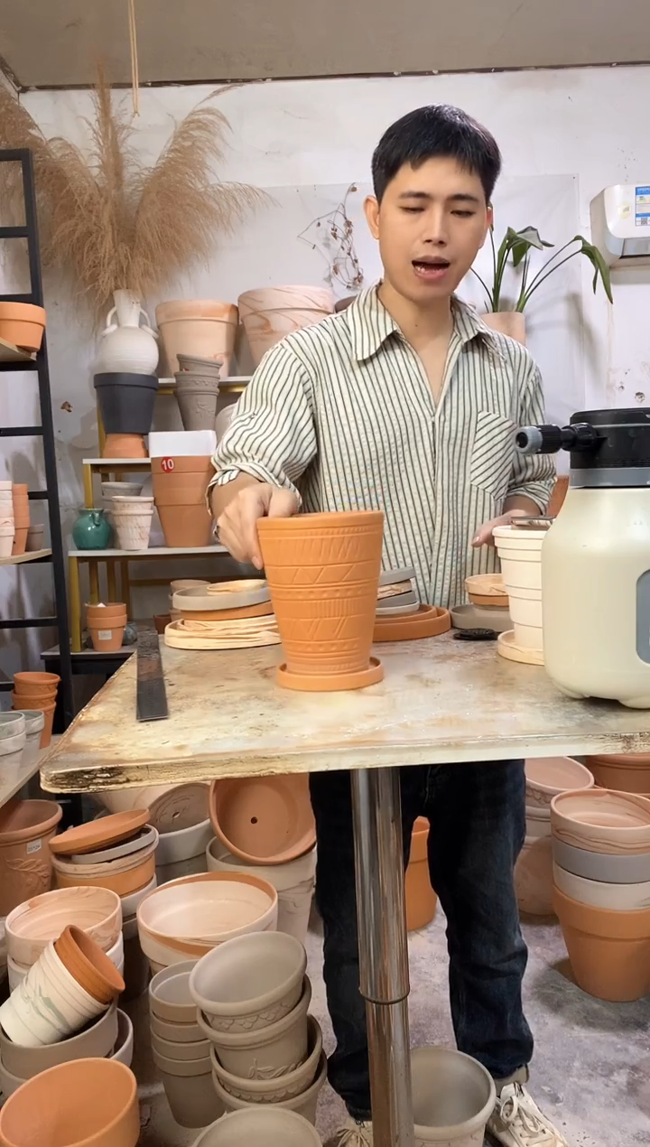 13.5*17红陶反比例浮雕 1盆1托