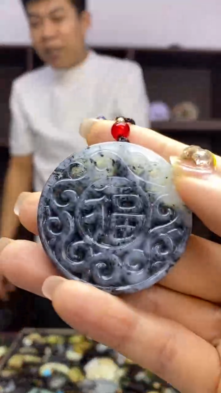 未镶嵌岫玉挂件  