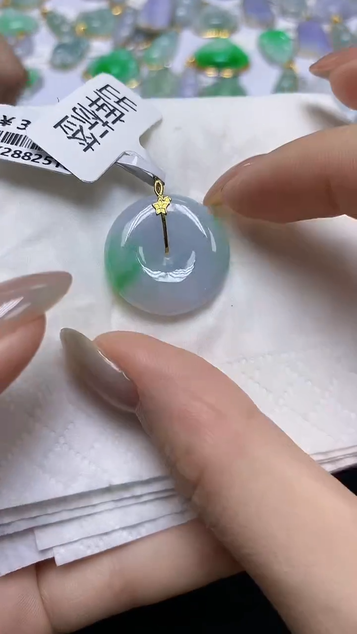 翡翠18K金镶嵌颈饰天然缅甸A货翡翠