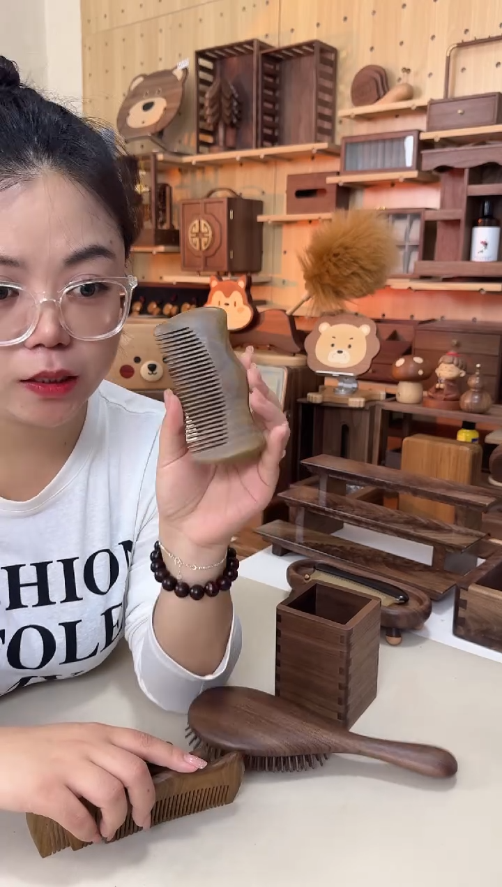 木绿檀木无柄细齿梳子