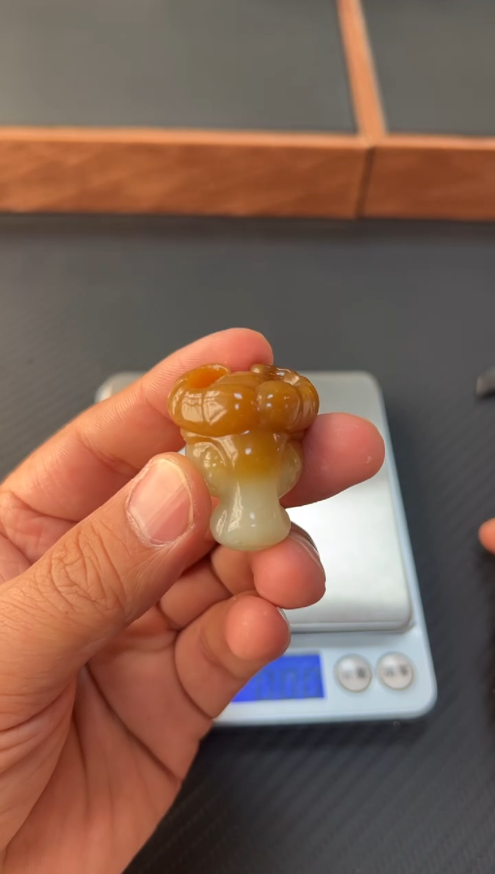 和田玉未镶嵌吊坠(赠链)若羌微色差