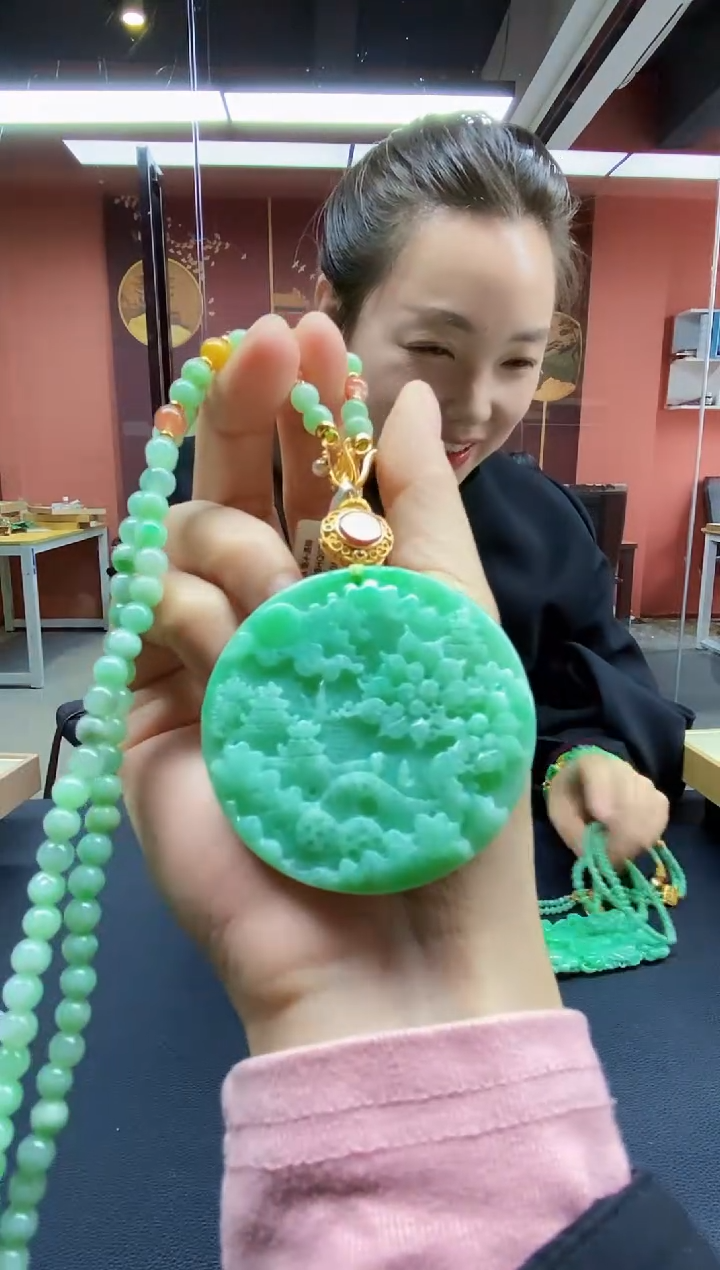 颈饰未镶嵌翡翠吊坠