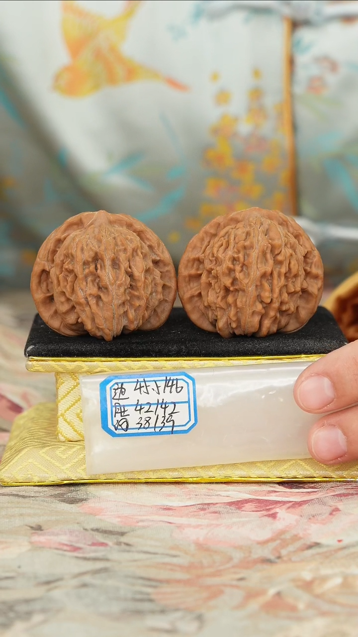 【闪购商品】文玩核桃把件一代楼