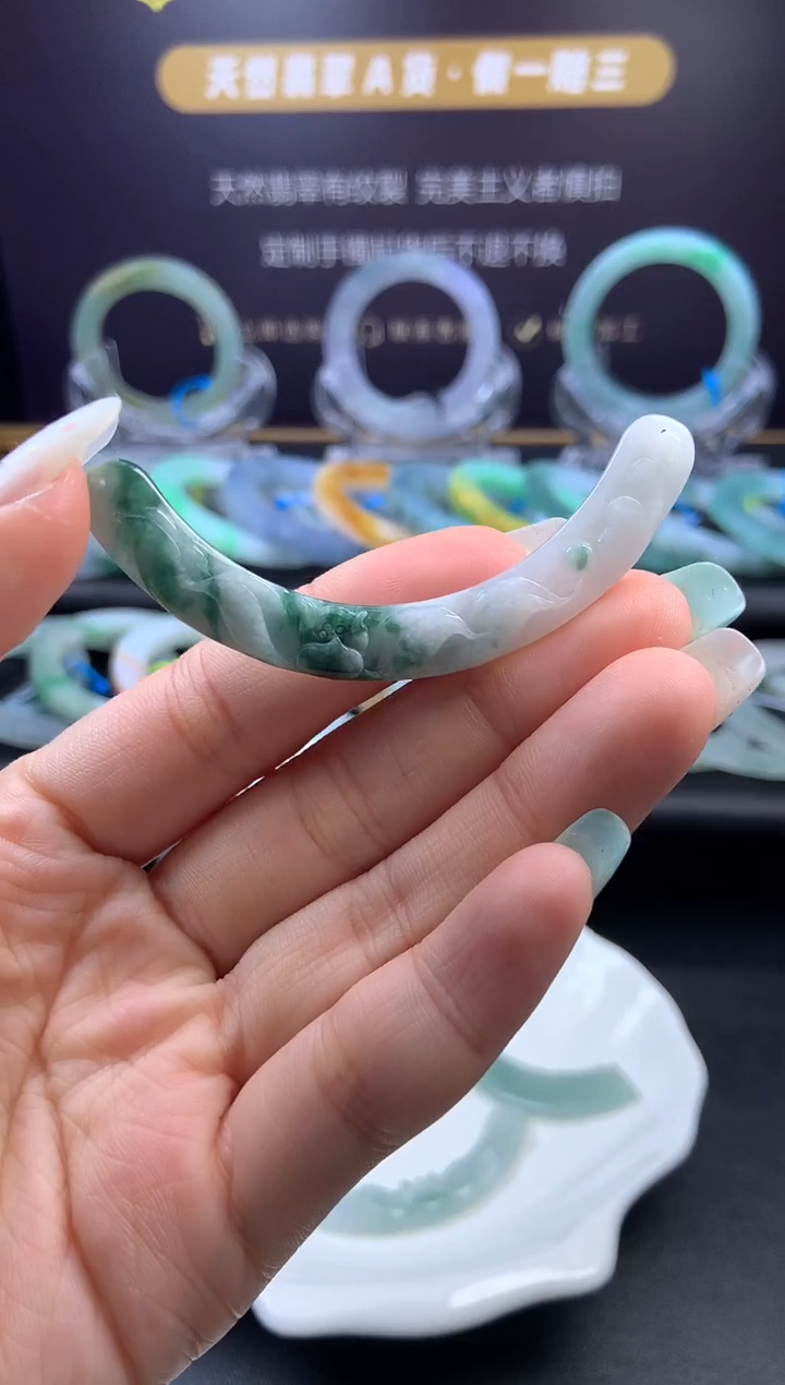 翡翠未镶嵌颈饰玉衡