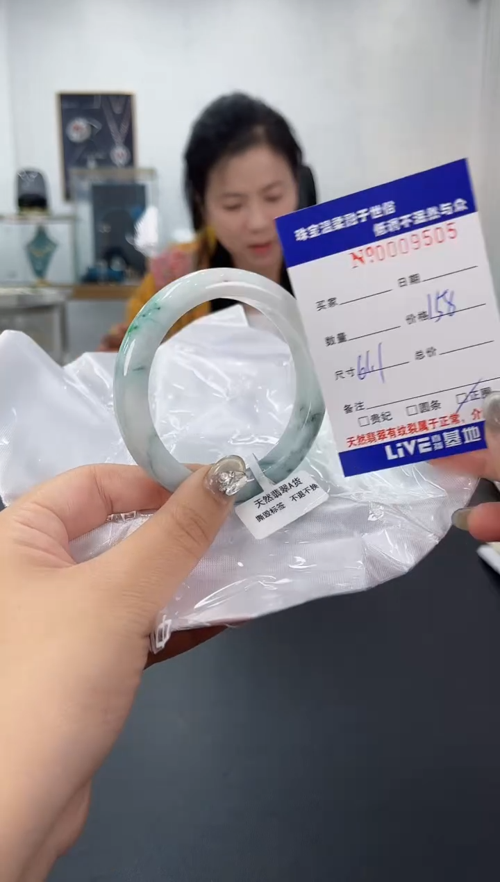 【闪购商品】翡翠手镯未镶嵌天然翡翠A货