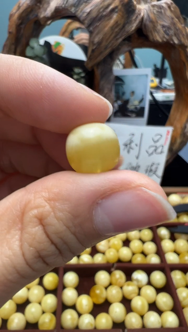 【闪购商品】蜜蜡裸石未镶嵌俄料微瑕老型11.6mm0.885克