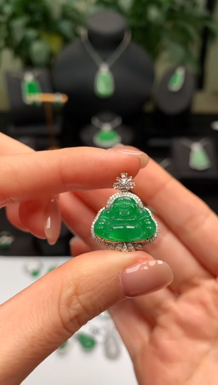 颈饰18K金镶嵌翡翠佛公