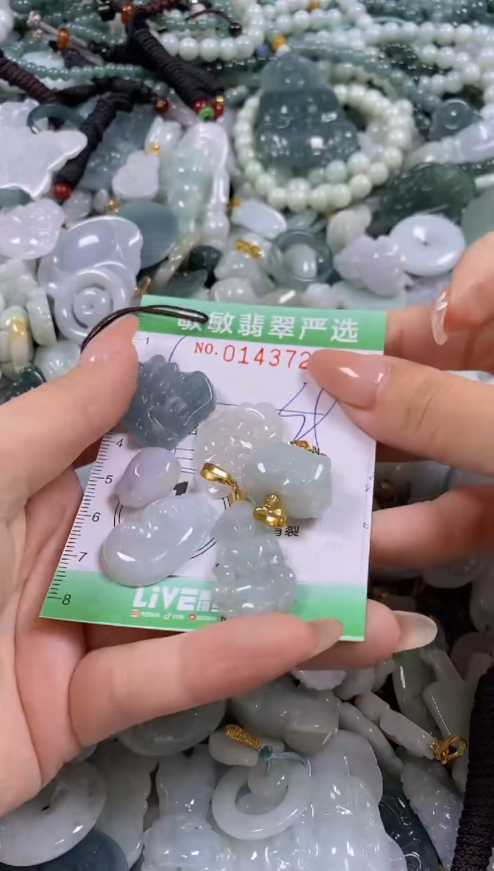 【闪购商品】翡翠未镶嵌颈饰闪购0143723