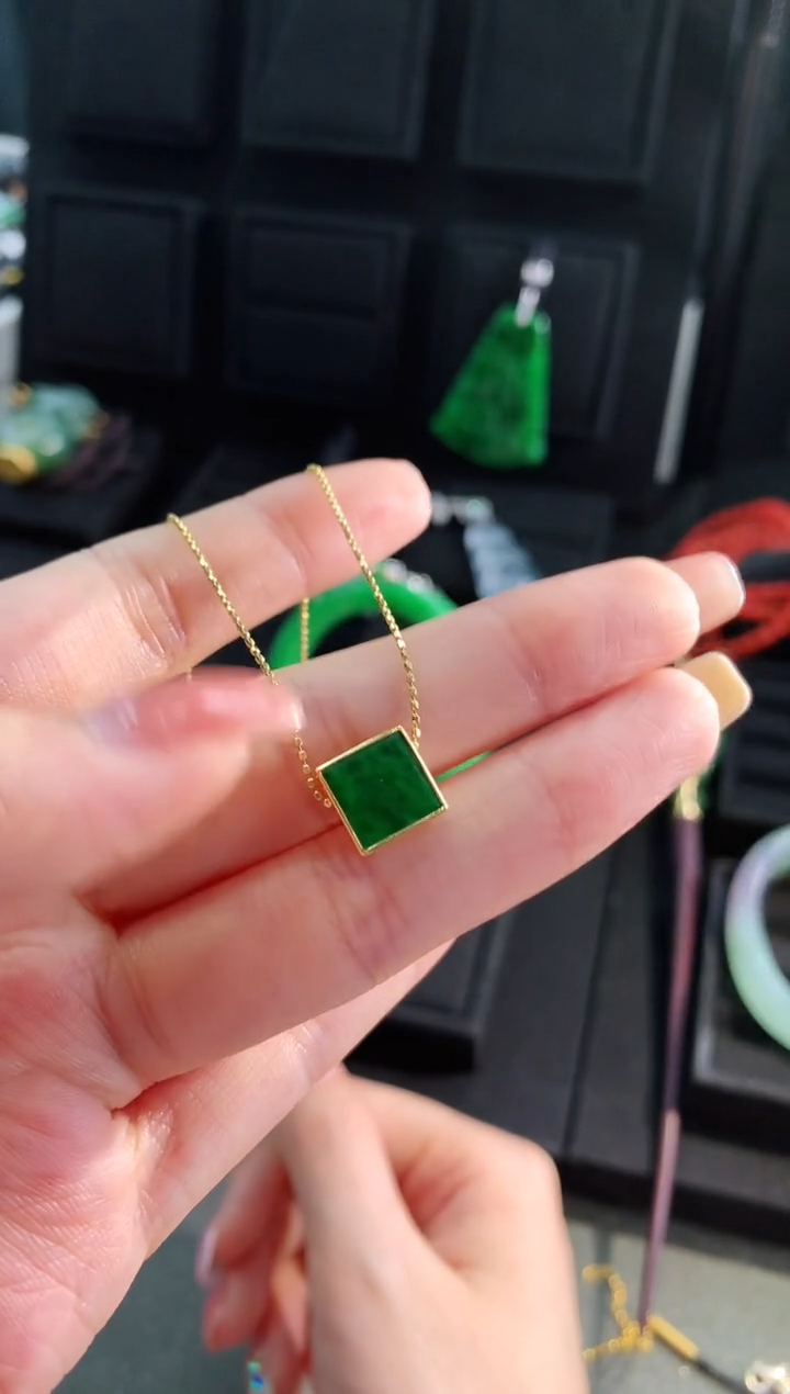 【闪购商品】翡翠吊坠(不含链)18K金镶嵌吊坠 小 介意勿拍