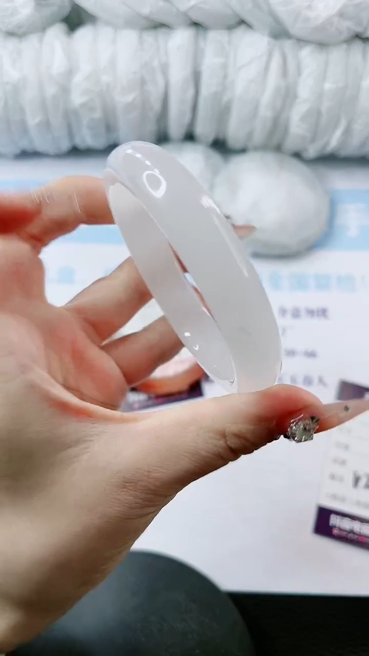【闪购商品】石英质玉手镯未镶嵌多样性发货V250