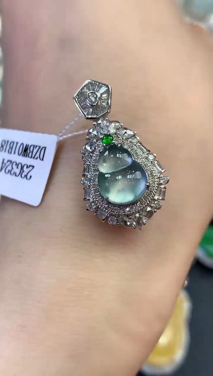 【闪购商品】翡翠吊坠(不含链)18K金镶嵌D55