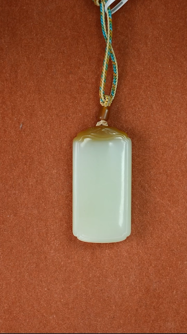 吊坠(赠链)未镶嵌和田玉若羌微色差