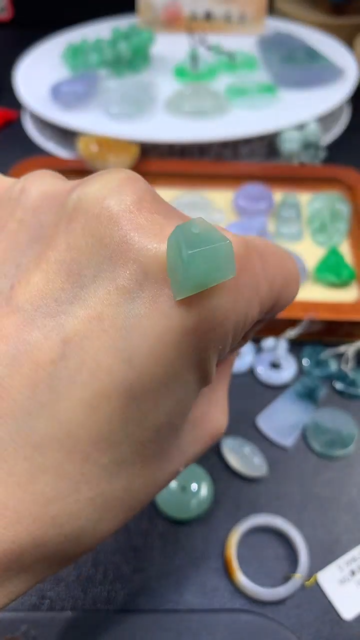 【闪购商品】定制翡翠未镶嵌翡翠