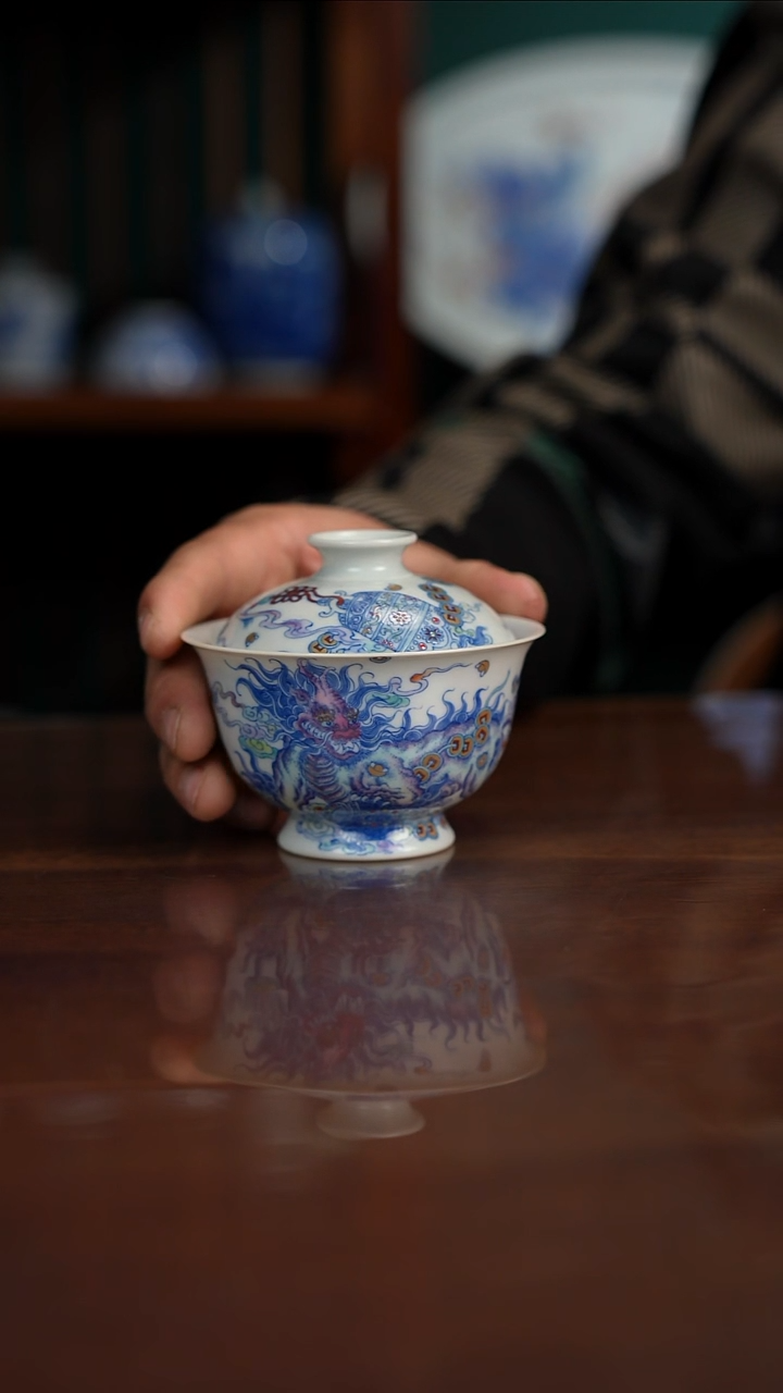 空山明月斗彩狻猊