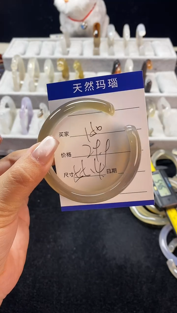 玛瑙/玉髓手镯未镶嵌150