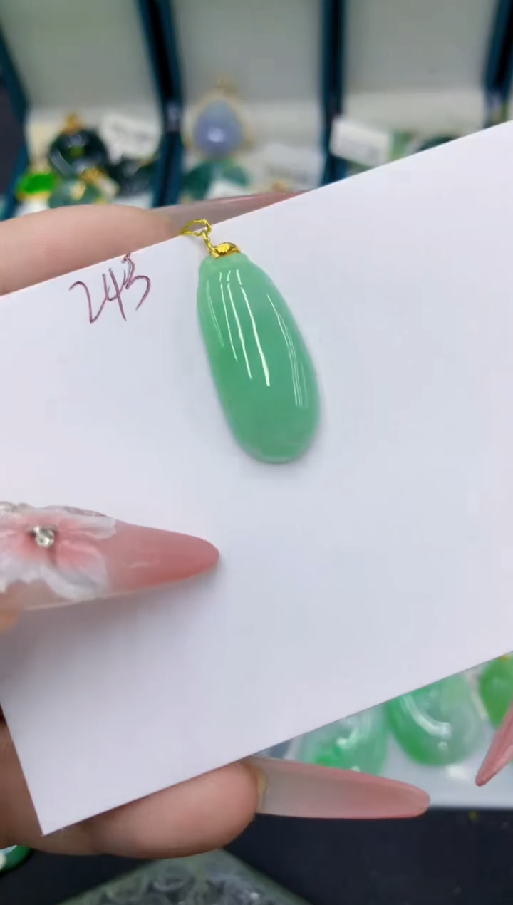 颈饰18K金镶嵌翡翠11111111111111