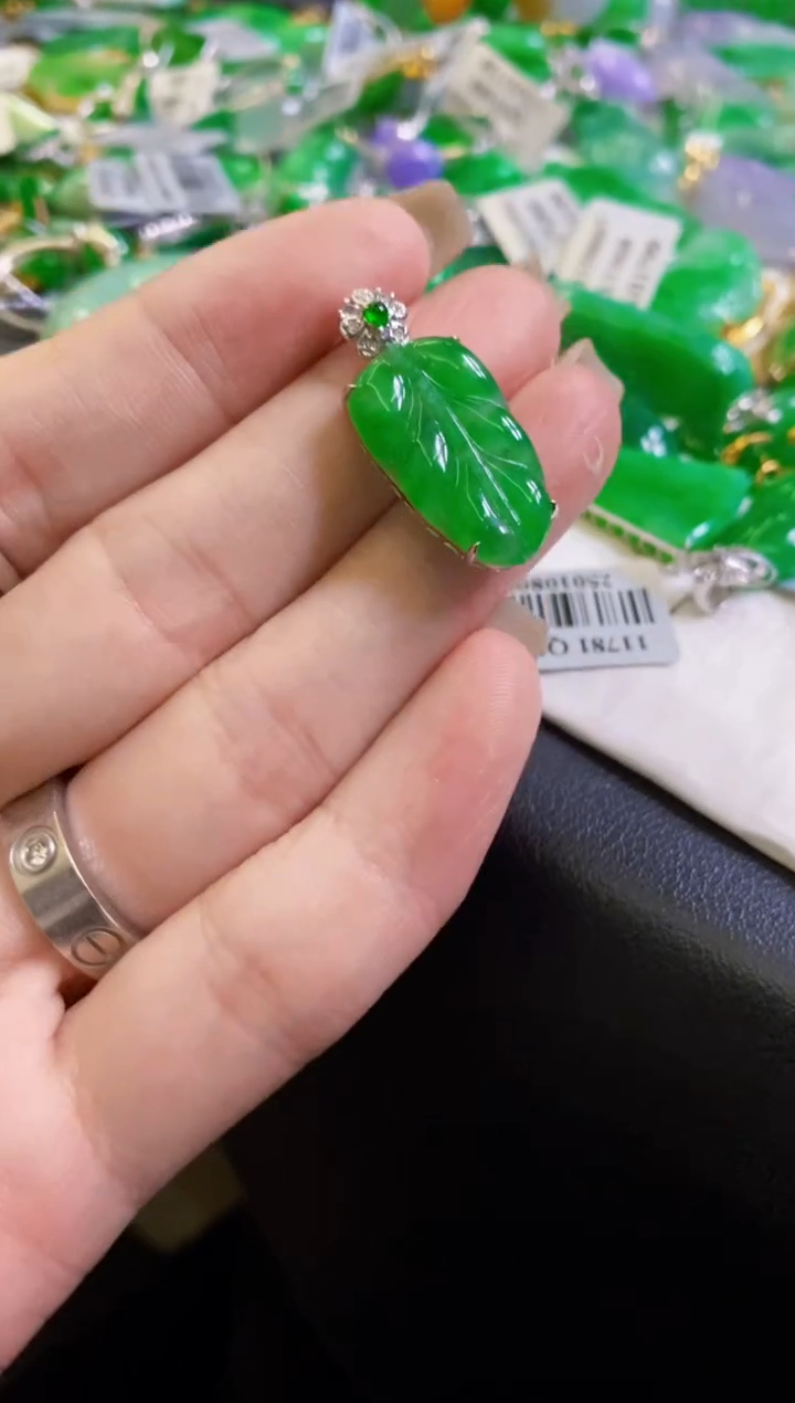 【闪购商品】定制翡翠18K金镶嵌吊坠