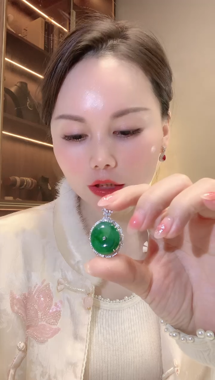 【闪购商品】翡翠吊坠(不含链)18K金镶嵌F68 