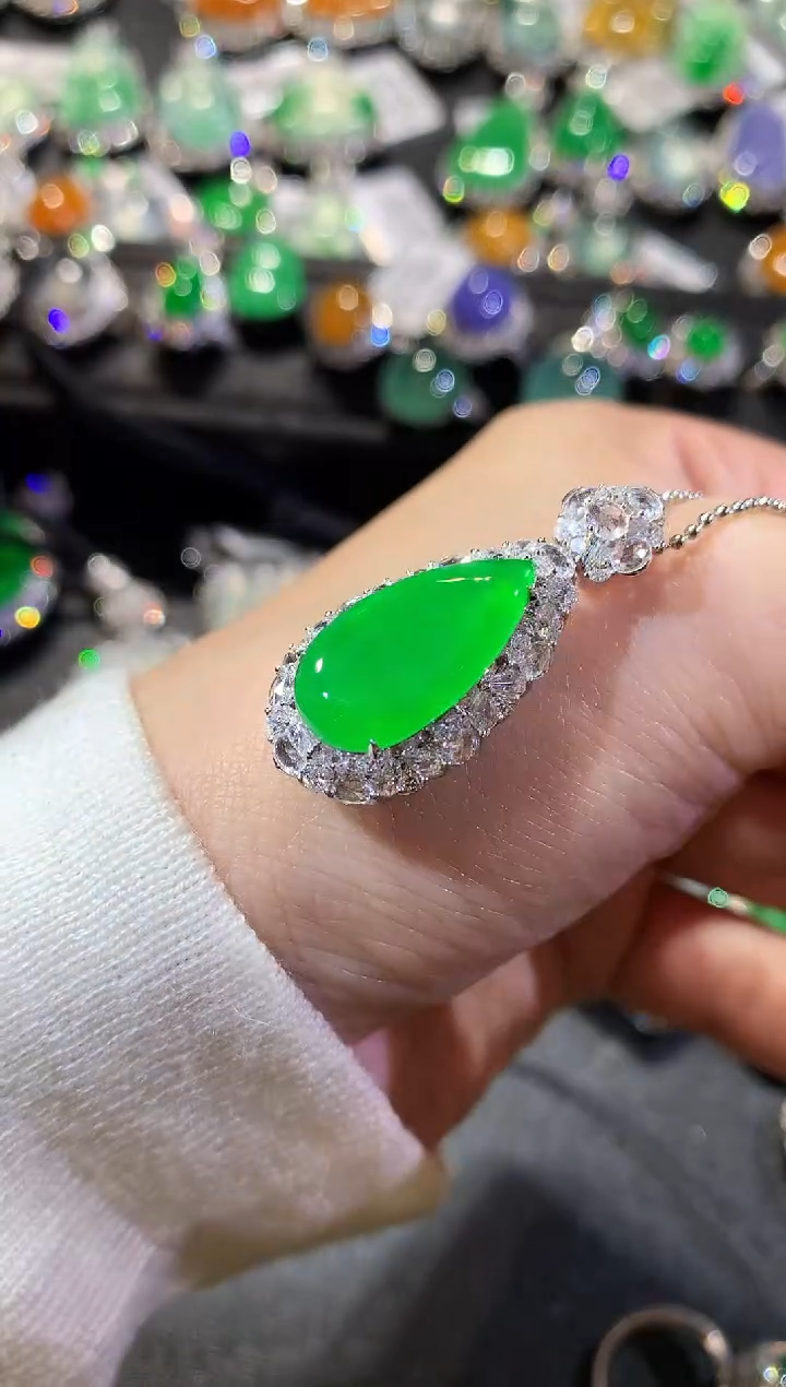 【闪购商品】翡翠吊坠(不含链)18K金镶嵌137-水滴