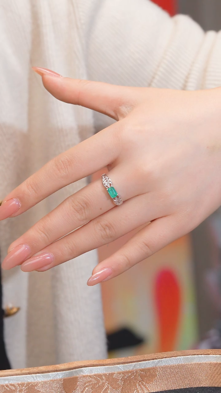 【闪购商品】祖母绿戒指18K金镶嵌（0.63ct）@@U8355