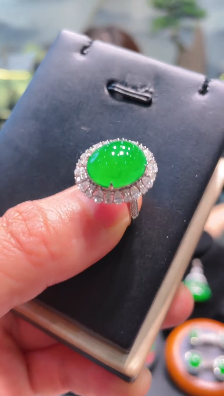 【闪购商品】翡翠颈饰18K金镶嵌A21戒指