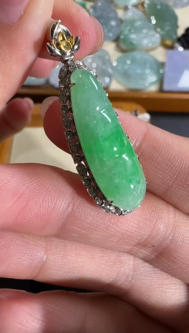 【闪购商品】翡翠吊坠(不含链)18K金镶嵌【源头工厂】钻石镶嵌